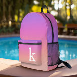Pastel Paarse Roze Koraal Gradiënt - enorme monogr Bedrukte Rugzak<br><div class="desc">Een kleurrijk pastelverloop met tinten van paarse,  roze en koraal. Er zit een enorm initiaal op de broekzak. U kunt een naam,  monogram of andere aangepaste tekst toevoegen. Als u de illustratie wilt verplaatsen,  klikt u op de knop Aanpassen om wijzigingen aan te brengen.</div>