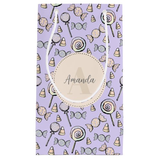 Pastel Paarse Snoep Thema Monogram en Naam Klein Cadeauzakje (Voorkant)