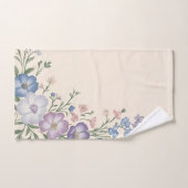 Pastel Paarse, Witte & Blauwe Botanische Bloemprin Bad Handdoek (Handdoek)