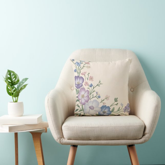 Pastel Paarse, Witte & Blauwe Botanische Bloemprin Kussen (Stoel)