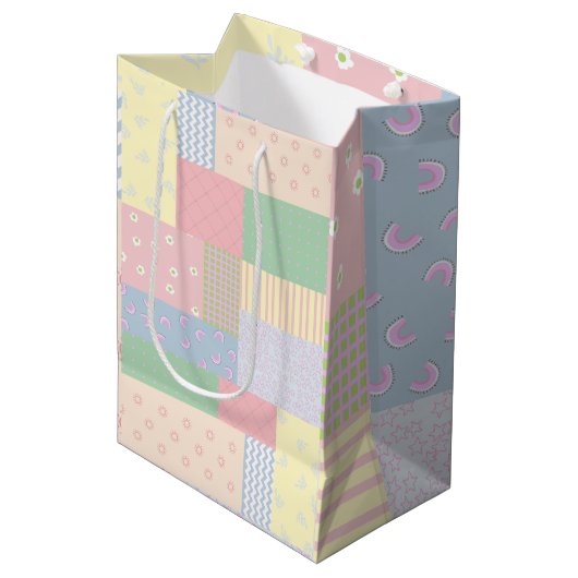 Pastel Patchwork Medium Cadeauzakje (Voorkant Gekanteld)