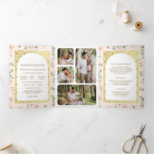 Pastel Perzik Bloemen Alles in een Gouden Indiase Drieluik Uitnodiging (Binnen)