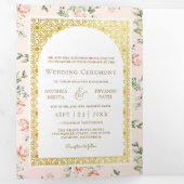 Pastel Perzik Bloemen Alles in een Gouden Indiase Drieluik Uitnodiging (Binnenzijde eerst)