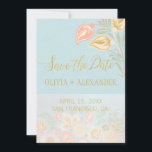 Pastel Perzik Goud Bloemen Lente Licht Blauw Huwel Save The Date<br><div class="desc">Een mooie bruiloft bewaar de datumkaart met met de hand getrokken wilde bloemen in een delicaat lichtblauw,  blush roze,  geel,  perzik,  salie groen en goud kleurenpalet en een elegant kalligrafie script.           Geschikt voor bruiloften met een voorjaarsbloementhema.</div>