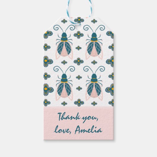 Pastel Pink Bugs Bloemenmeisje Birthday Hartelijk  Cadeaulabel (Voorkant)