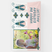 Pastel Pink Bugs Bloemenmeisje Fotodag Spandoek (Verticaal)