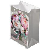 Pastel pioenen, door Natasha Us Medium Cadeauzakje (Voorkant Gekanteld)