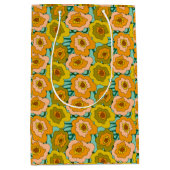 Pastel Poppies Wrapping Paper Bag Medium Cadeauzakje (Voorkant)