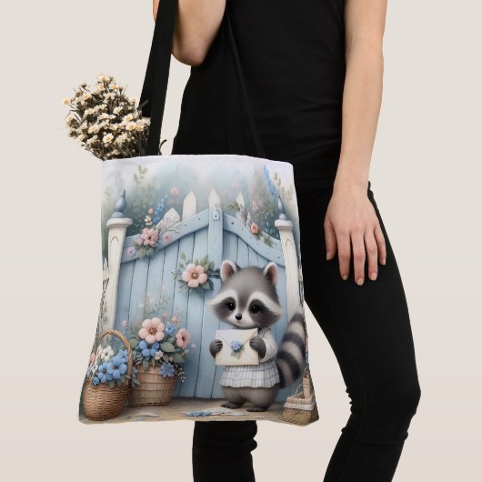 Pastel Raccoon Letter Garden Tote Bag (Dichtbij)