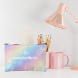 Pastel Rainbow Sparkle gepersonaliseerd Etui<br><div class="desc">Pas deze  pastel regenboog fonkelende cosmetische tas aan die de naam van je beste vriend bevat in schattig wit schrijven. Dit magische accessoire zakgeschenk heeft een  roze en paarse motief.</div>