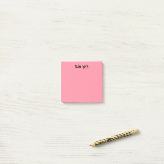 Pastel Red Post-it® Notes (Op bureau)