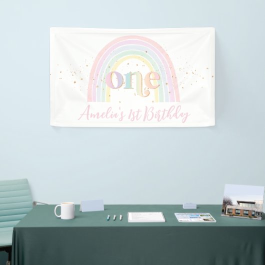 Pastel Regenboog 1e Verjaardagsfeestje Achtergrond Spandoek (Beurs)