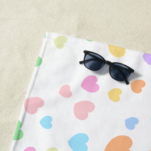 Pastel Regenboog Hart Patroon Art Strandlaken (In situ)