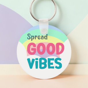 Pastel Regenboog Verspreidt Goede Vibes Citaat Sleutelhanger