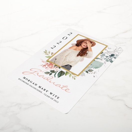 Pastel Roos Eucalyptus Floral Foto Afstuderen Folie Uitnodiging (Gedraaid)
