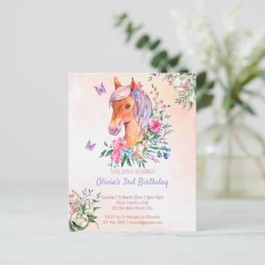 Pastel roze baby paardenbudget verjaardaguitnodigi (Staand voorkant)