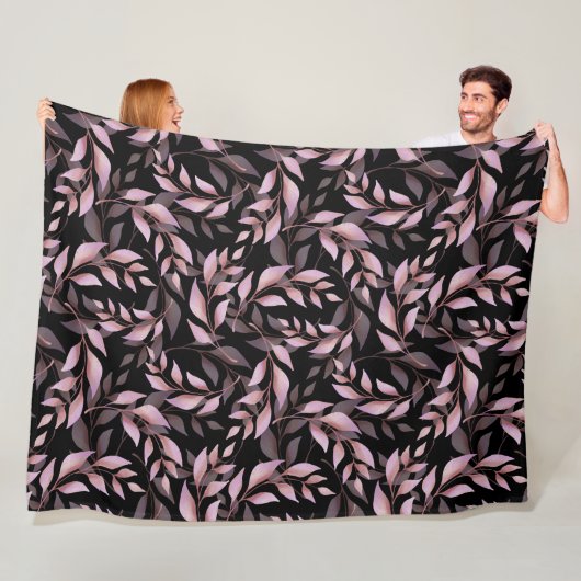 Pastel Roze Bladeren op Zwart Fleece Deken (In situ)