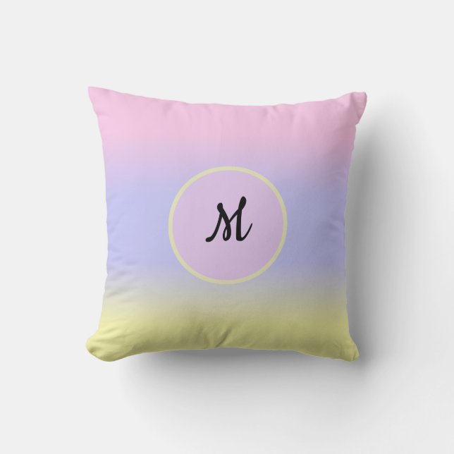 Pastel Roze Blauw en Geel met Monogram Kussen (Voorkant)