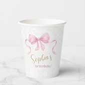 Pastel Roze Bow & Elegant Gouden Script Verjaardag Papieren Bekers (Voorkant)