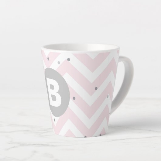 Pastel Roze Chevron en Stippen Grijs Monogram Latte Mok (Rechterhoek)