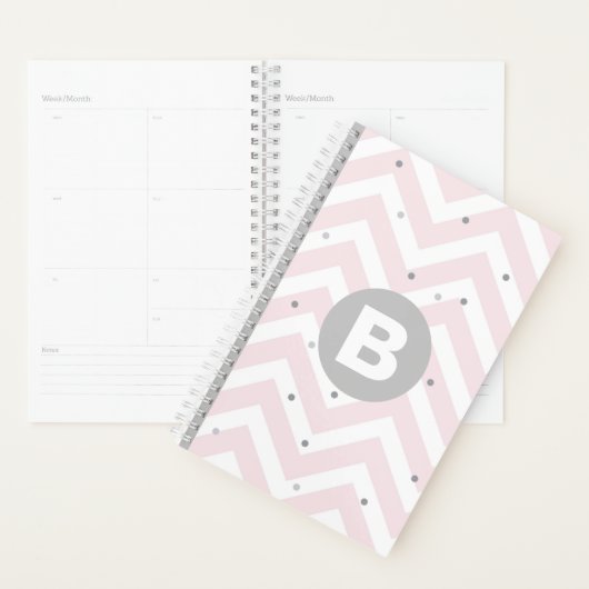 Pastel Roze Chevron en Stippen Grijs Monogram Planner (Display)