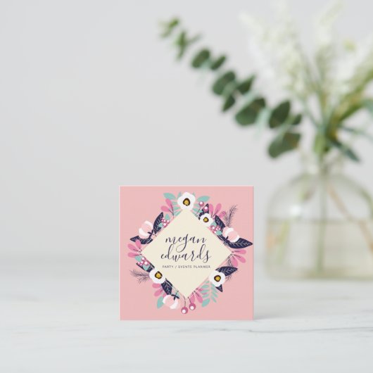 Pastel roze crème script boho bloemenillustratie vierkante visitekaartje (Staand voorkant)