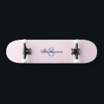 Pastel Roze Elegant Eenvoudig Schattige Monogramm Persoonlijk Skateboard<br><div class="desc">Verhoog uw skateboard ritten met gepersonaliseerde roze perfectie. Dit  deck is een zacht pastelroze,  een elegante achtergrond voor een monogram gevormd door uw initiaal en naam. Met verfrissende elegantie maakt dit skateboard een schattig gepersonaliseerd cadeau en een leuk accessoire om je stijl aan te vullen.</div>