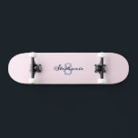 Pastel Roze Elegant Eenvoudig Schattige Monogramm Persoonlijk Skateboard<br><div class="desc">Verhoog uw skateboard ritten met gepersonaliseerde roze perfectie. Dit  deck is een zacht pastelroze,  een elegante achtergrond voor een monogram gevormd door uw initiaal en naam. Met verfrissende elegantie maakt dit skateboard een schattig gepersonaliseerd cadeau en een leuk accessoire om je stijl aan te vullen.</div>