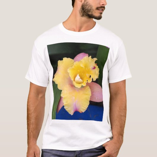 Pastel roze en gele orchidee t-shirt (Voorkant)