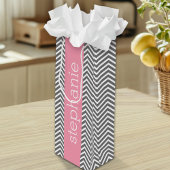 Pastel Roze en Grijze Chevrons Aangepaste naam Wijn Cadeautas