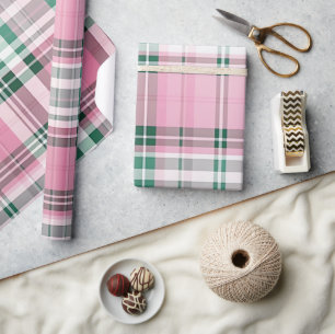 pastel roze en groen geruite cadeaupapier
