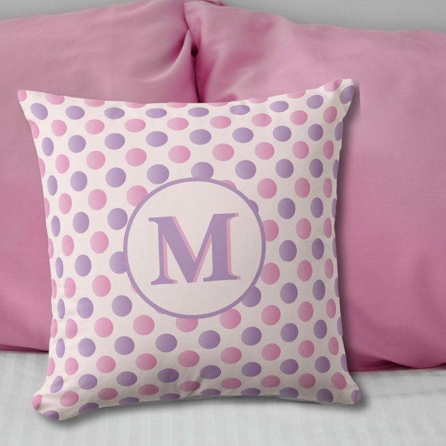 Pastel roze en Paarse polka dots monogram Kussen (Creator heeft geüpload)
