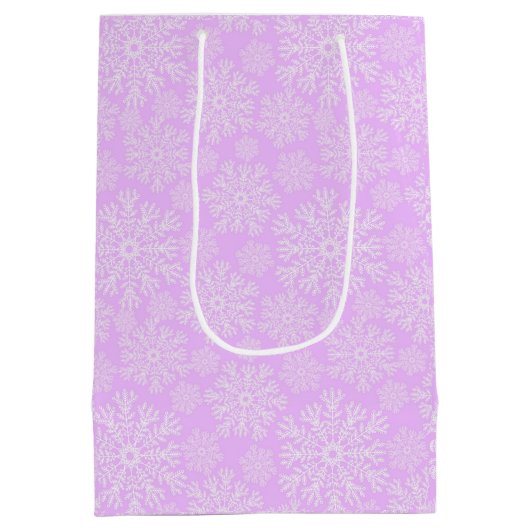Pastel roze en witte kerst sneeuwvlokken patroon medium cadeauzakje (Achterkant)