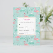Pastel roze flamingo's groen patroon bruiloft RSVP kaartje (Staand voorkant)