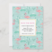 Pastel roze flamingo's op groene patroon bruiloft save the date (Voorkant)