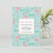 Pastel roze flamingo's op groene patroon bruiloft save the date (Staand voorkant)
