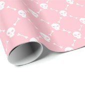 pastel roze halloween schedel crossbones print cadeaupapier (Rol Hoek)