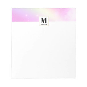 Pastel roze hemel met geel regenboog monogram notitieblok