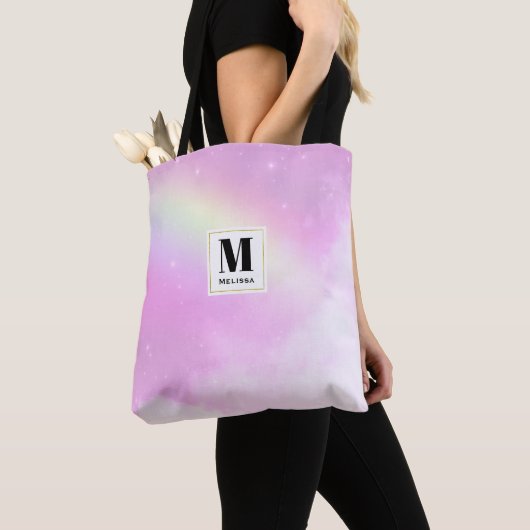 Pastel roze hemel met geel regenboog monogram tote bag (Dichtbij)