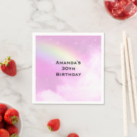 Pastel roze hemel met gele regenboog verjaardag