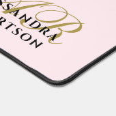 Pastel Roze Monogram Goud Zwart Stijlvol Minimalis Bureaumat (Hoek)