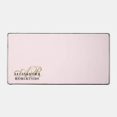 Pastel Roze Monogram Stijlvol Goud Zwart Minimalis Bureaumat (Voorkant)