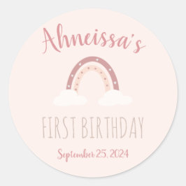 Pastel roze regenboog en wolken eerste verjaardag ronde sticker