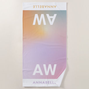 Pastel roze regenboogmonogram eenvoudig strand tot strandlaken