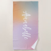 Pastel roze regenboogmonogram eenvoudig strand tot strandlaken (Voorkant)