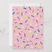 Pastel Roze Strooidecoratie Uitnodiging (Achterkant)