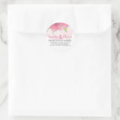 Pastel Roze & White Floral Weddenschap Design Ronde Sticker (Tas)