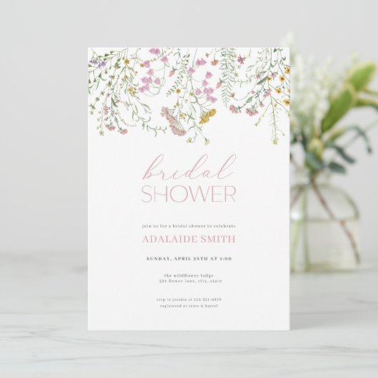 Pastel Roze Wildflower Bruidsdouche uitnodiging (Staand voorkant)