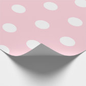 Pastel roze wit medium polka stippen cadeaupapier (Hoek)