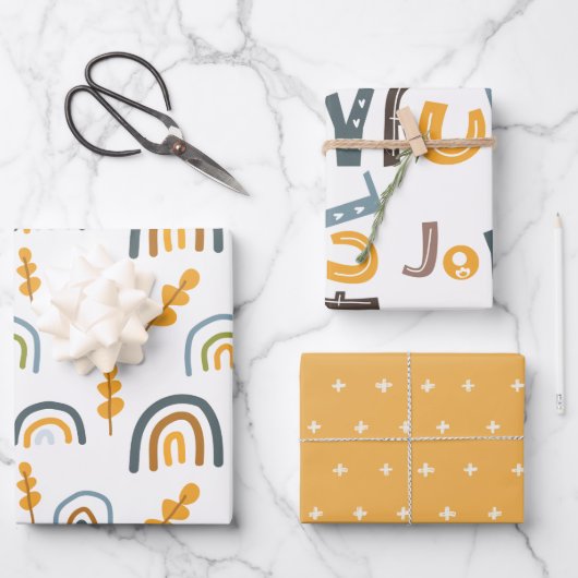Pastel Scandi Yellow Grey Text Joyful Kerstmis Inpakpapier Vel (Voorkant)